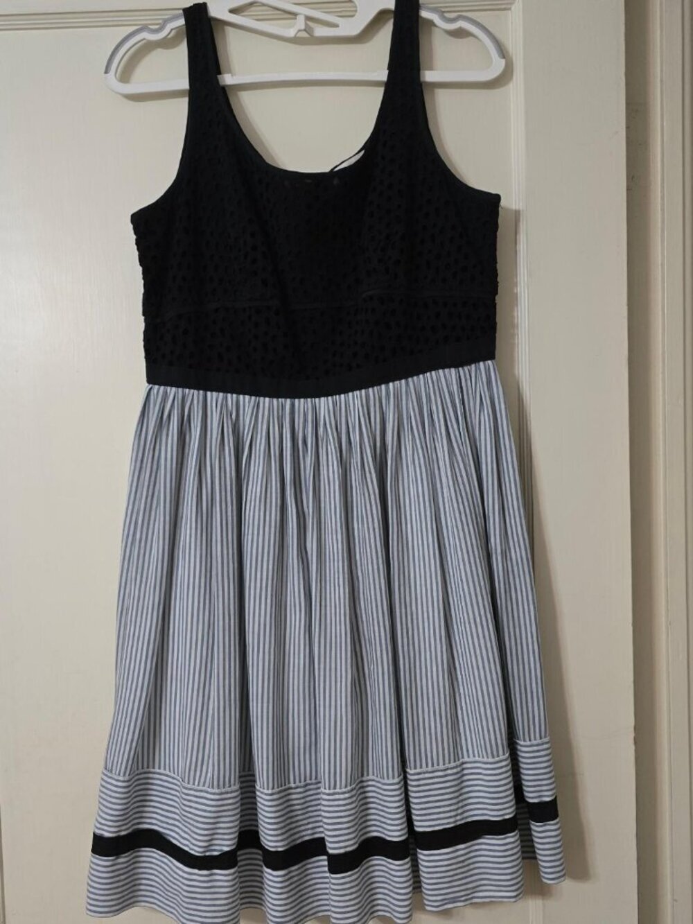 8 LOFT Lined Sleeveless Dress BL Eyelet Lace Bodice Blue & White Skirt Back Zip